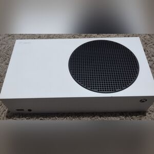Xbox series s with one controller no back cover